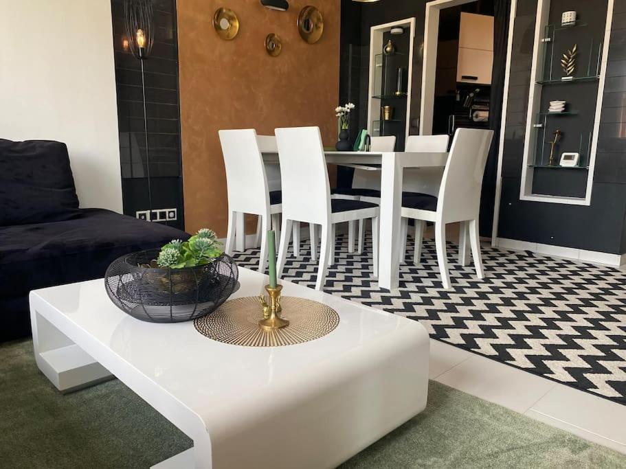 Lovely 1-Bedroom Apartament With Free Parking Sofia Eksteriør billede