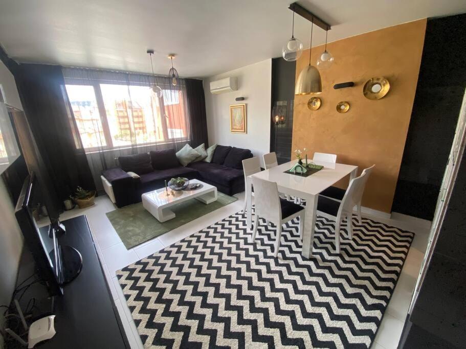 Lovely 1-Bedroom Apartament With Free Parking Sofia Eksteriør billede