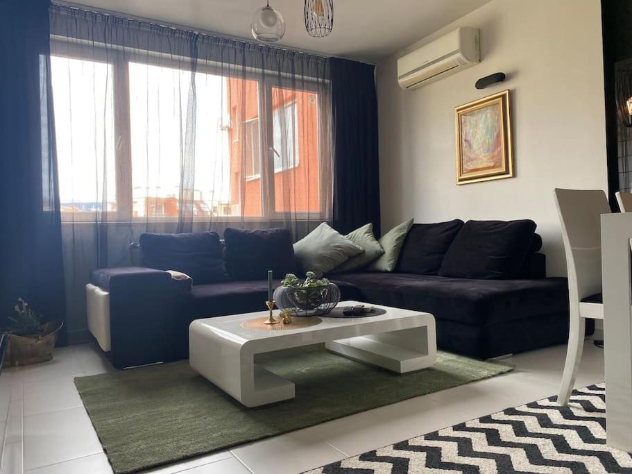 Lovely 1-Bedroom Apartament With Free Parking Sofia Eksteriør billede